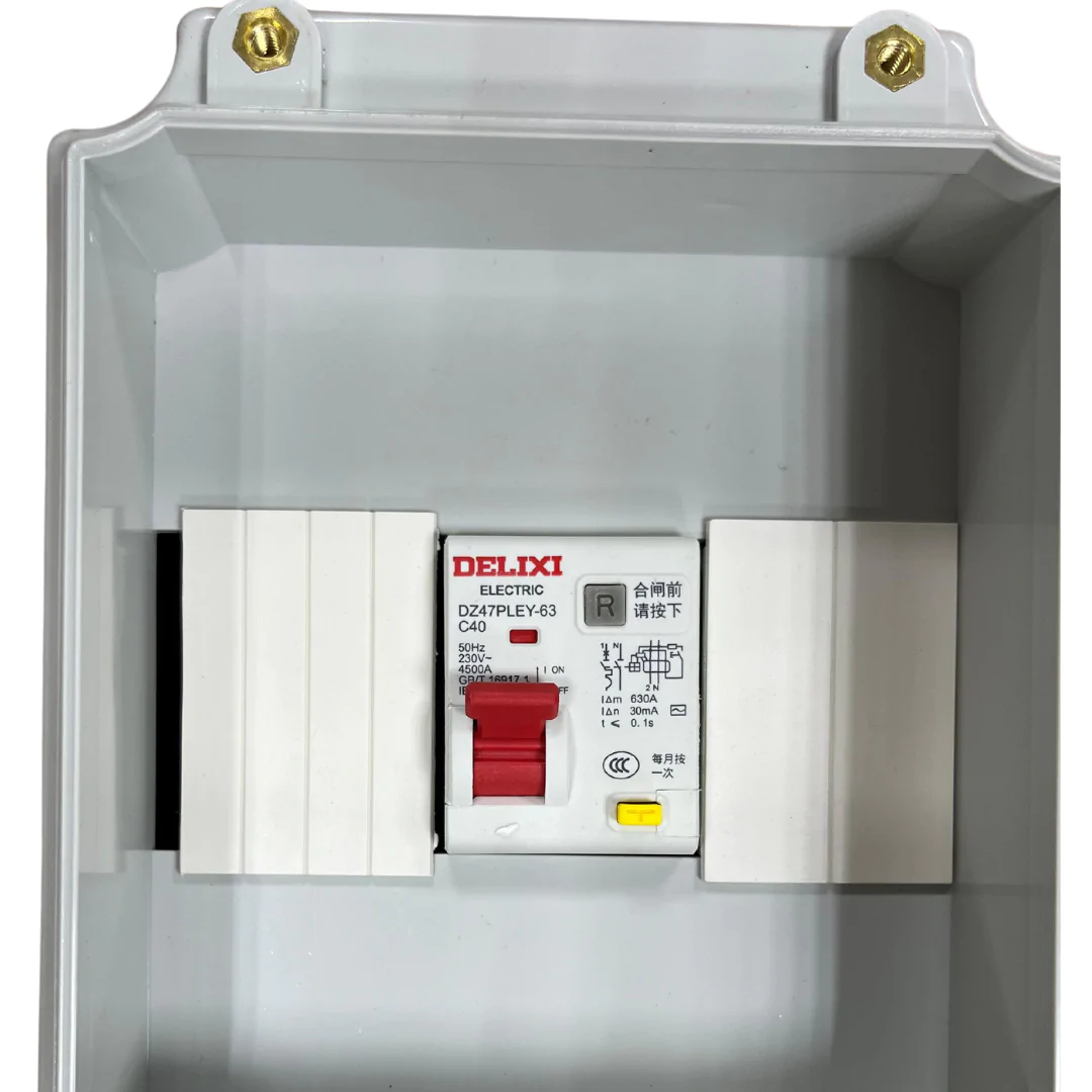 صندوق شامل لشاحن السيارة قاطع الحماية ELCB 1 Phase و ايسوليتر و CCE PLUG - الصورة 2