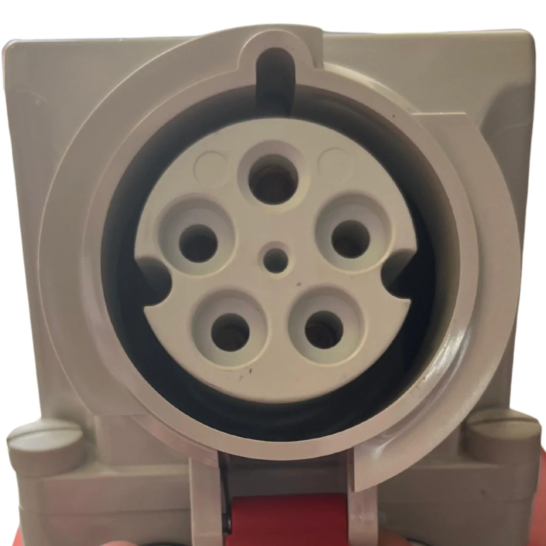 صندوق شامل لشاحن السيارة قاطع الحماية ELCB 3 Phase و ايسوليتر و CCE PLUG - الصورة 4